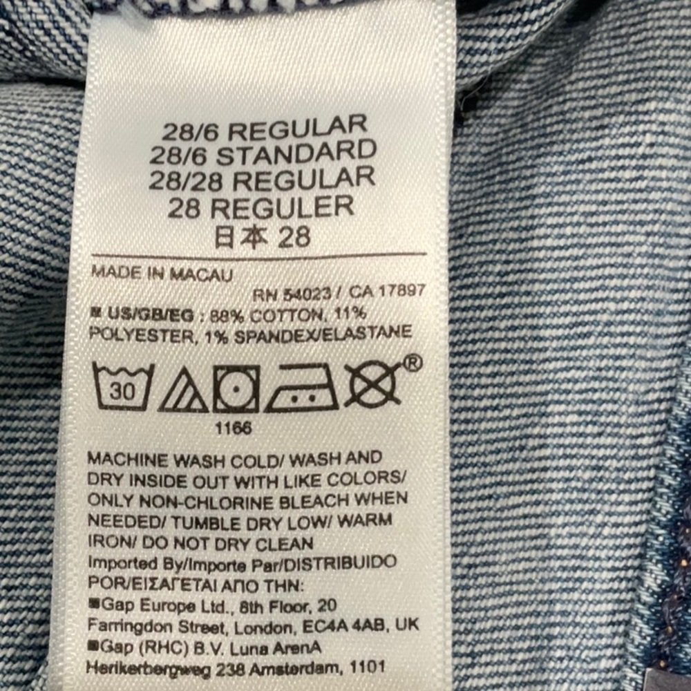 GAP 90s straight high rise. Slim through the hip & thigh. Straight leg size 28/6 - Picture 6 of 13